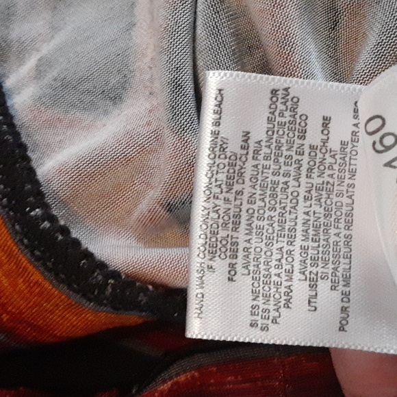 BCBG MAXAZRIA Skirt. Size medium. - Picture 7 of 7